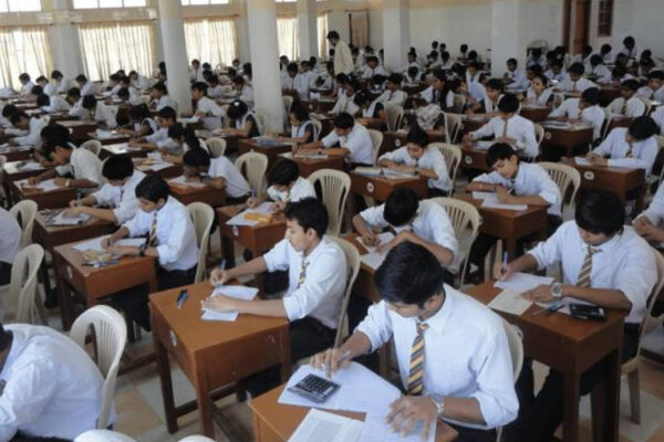 طلبا کو کتنے گریس مارکس ملیں گے؟ حکومت نے منظوری دیدی